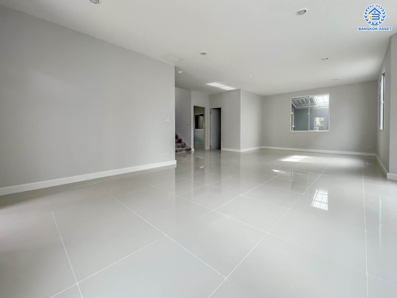 บ้านมือสองตกแต่งใหม่  ม.ภัสสร14 บางใหญ่-กาญจนาฯ (ซ.กันตนา) เนื้อที่ 55.8 ตร.ว. รองรับทุกความสุข ฟังก์ชัน 4 ห้องนอน 3 ห้องน้ำ 2 ที่จอดรถ บนทำเลศักยภาพ ใกล้เซ็นทรัลเวสต์เกต ทางด่วน "ศรีรัช" และรถไฟฟ้า "สถานีตลาดบางใหญ่"